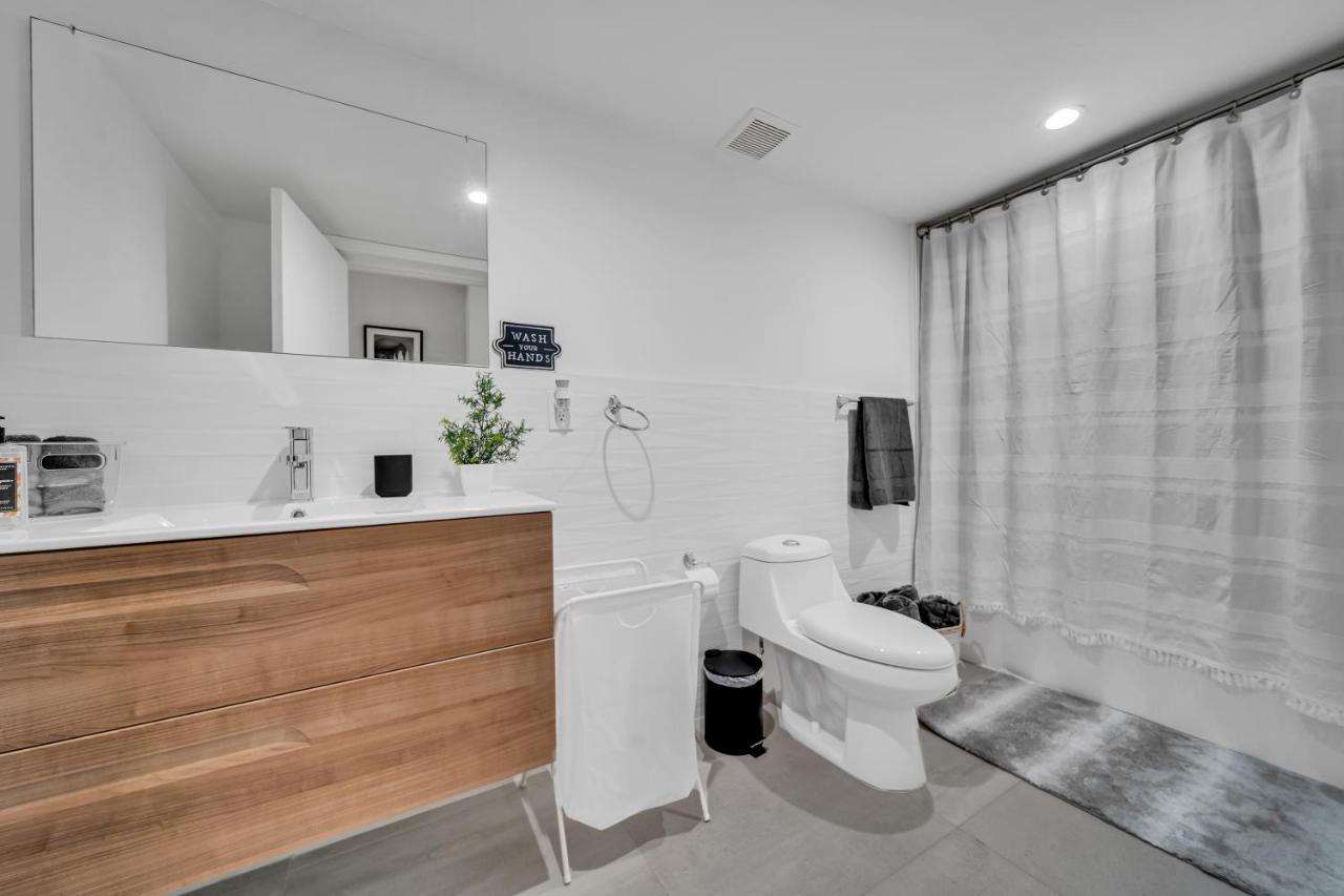  | Glamorous house Sleeps 12 w/ Hot Tub & Conservatory