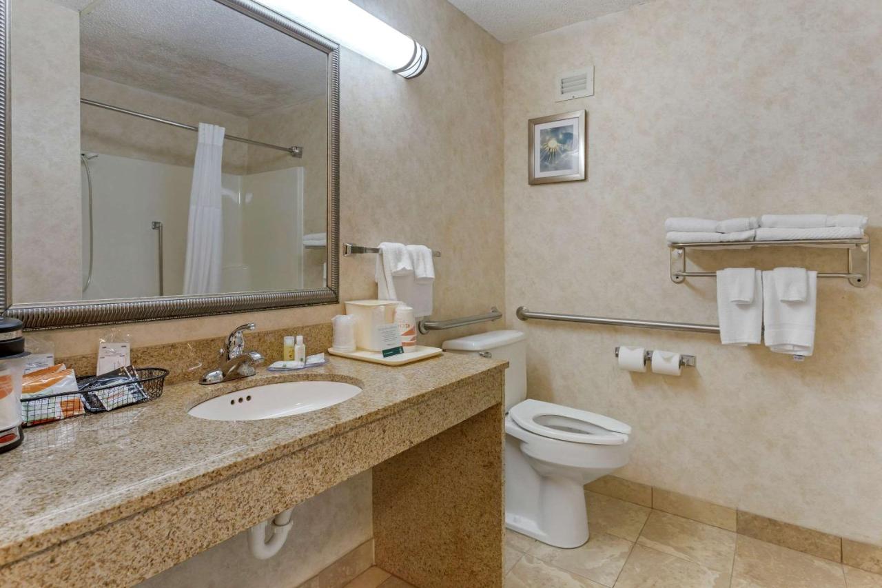 King Room - Disability Access/Non-Smoking at Quality Inn Harrison North
