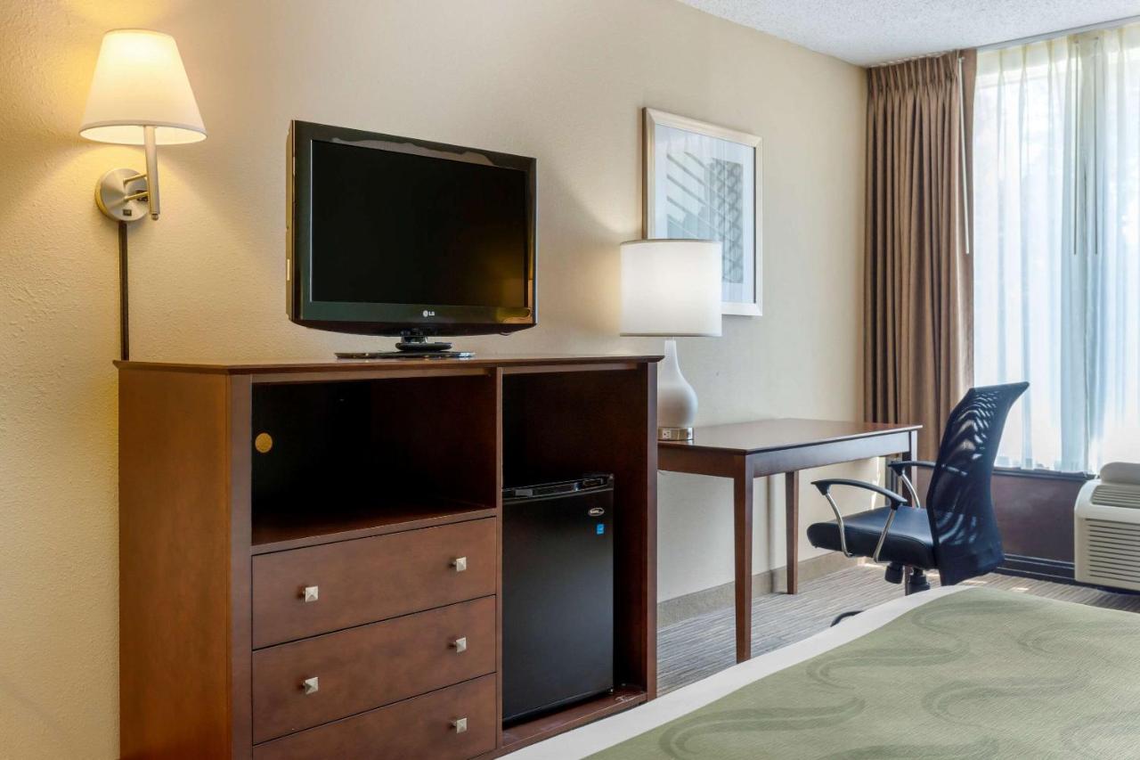 King Room - Non-Smoking/Ground Floor at Quality Inn Harrison North