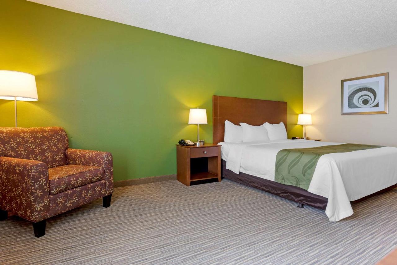 King Room - Non-Smoking/Ground Floor at Quality Inn Harrison North