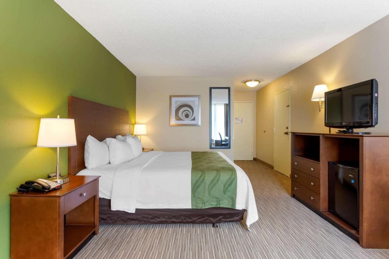 King Room - Non-Smoking/Ground Floor at Quality Inn Harrison North