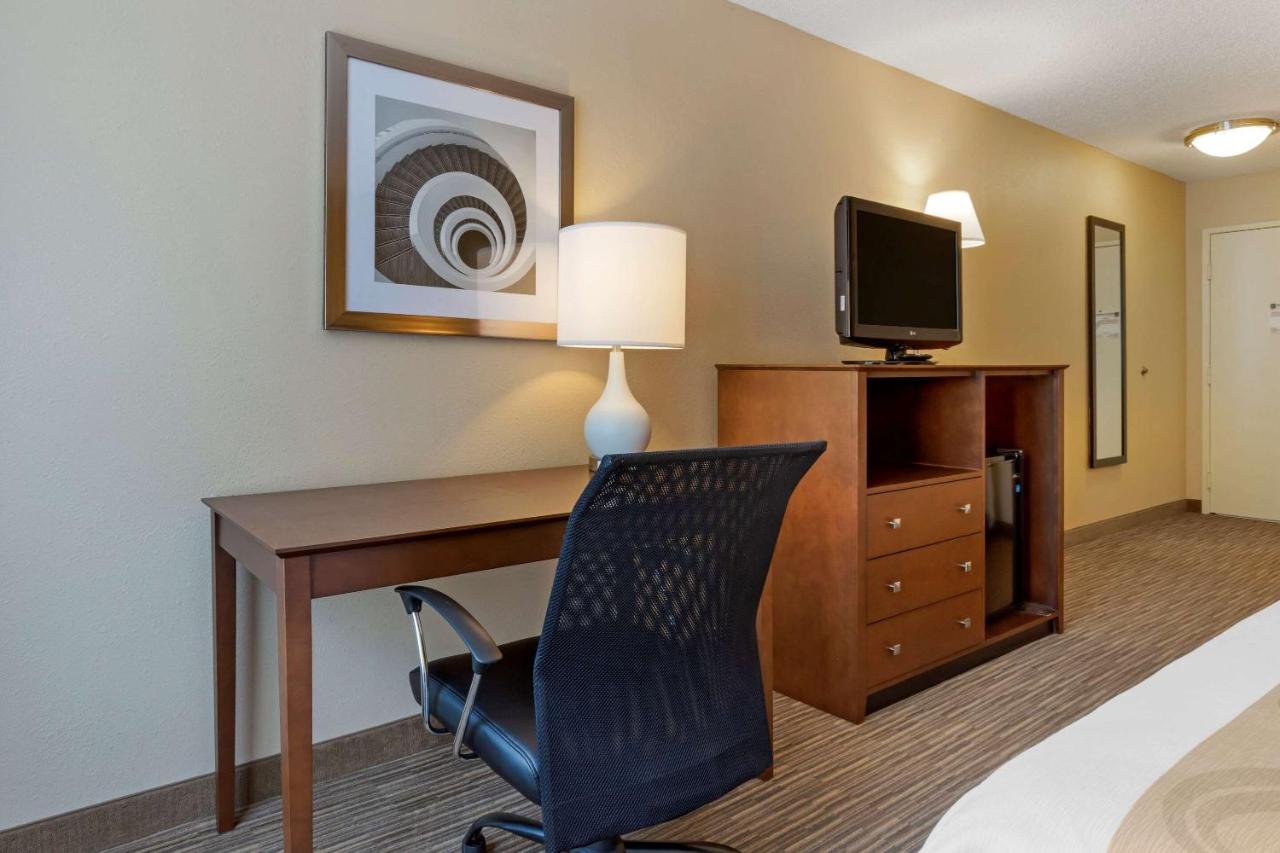 Queen Room with Two Queen Beds - Non-Smoking/Ground Floor at Quality Inn Harrison North