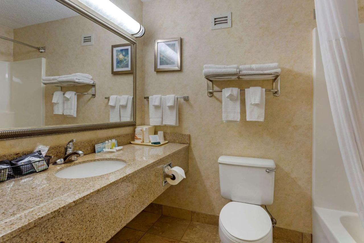 Queen Room with Two Queen Beds - Non-Smoking/Ground Floor at Quality Inn Harrison North