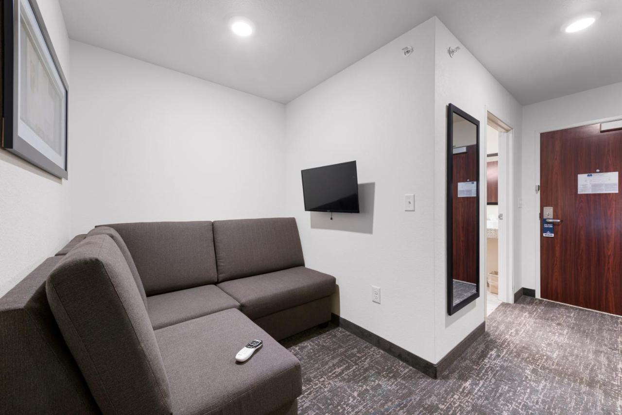| Cobblestone Hotel & Suites - Urbana