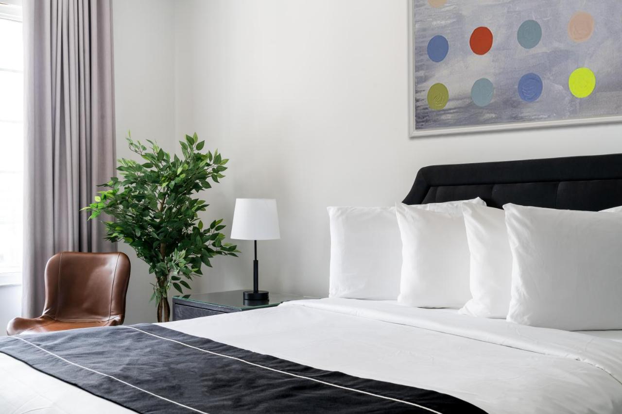  | Essex House Hotel