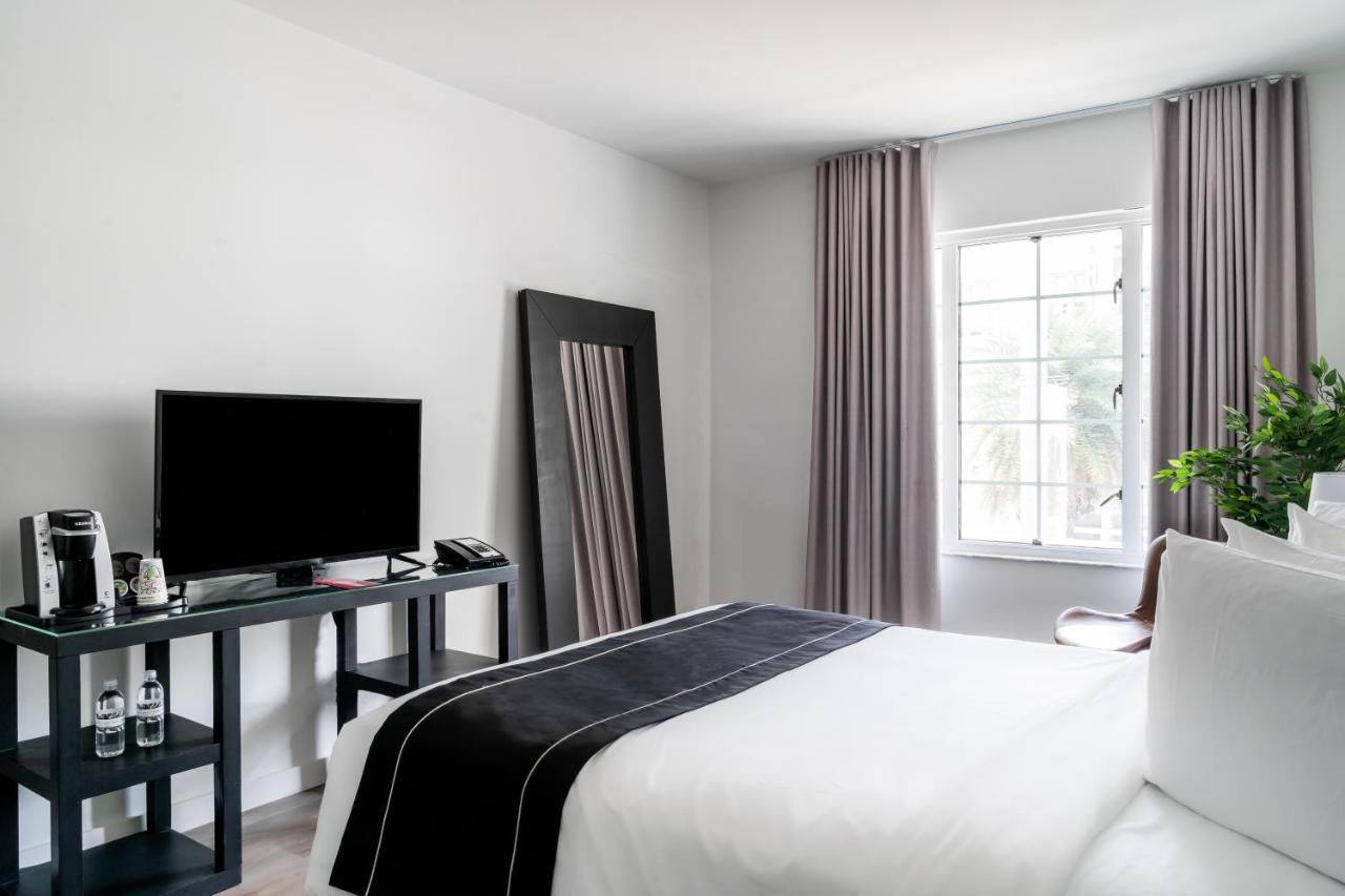  | Essex House Hotel