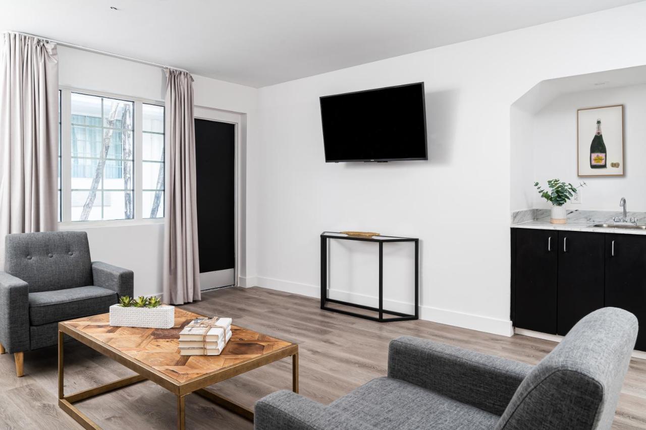  | Essex House Hotel