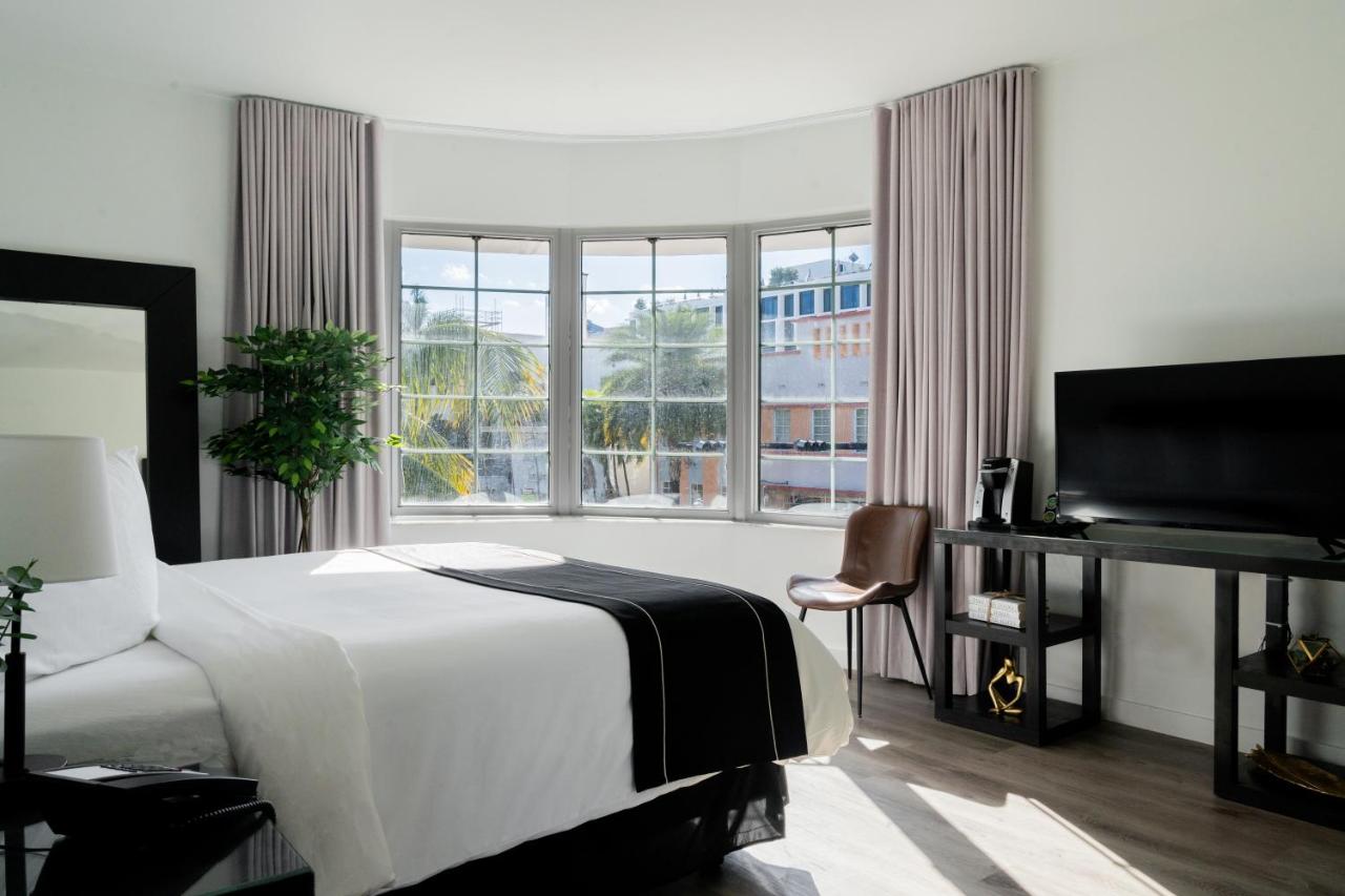  | Essex House Hotel