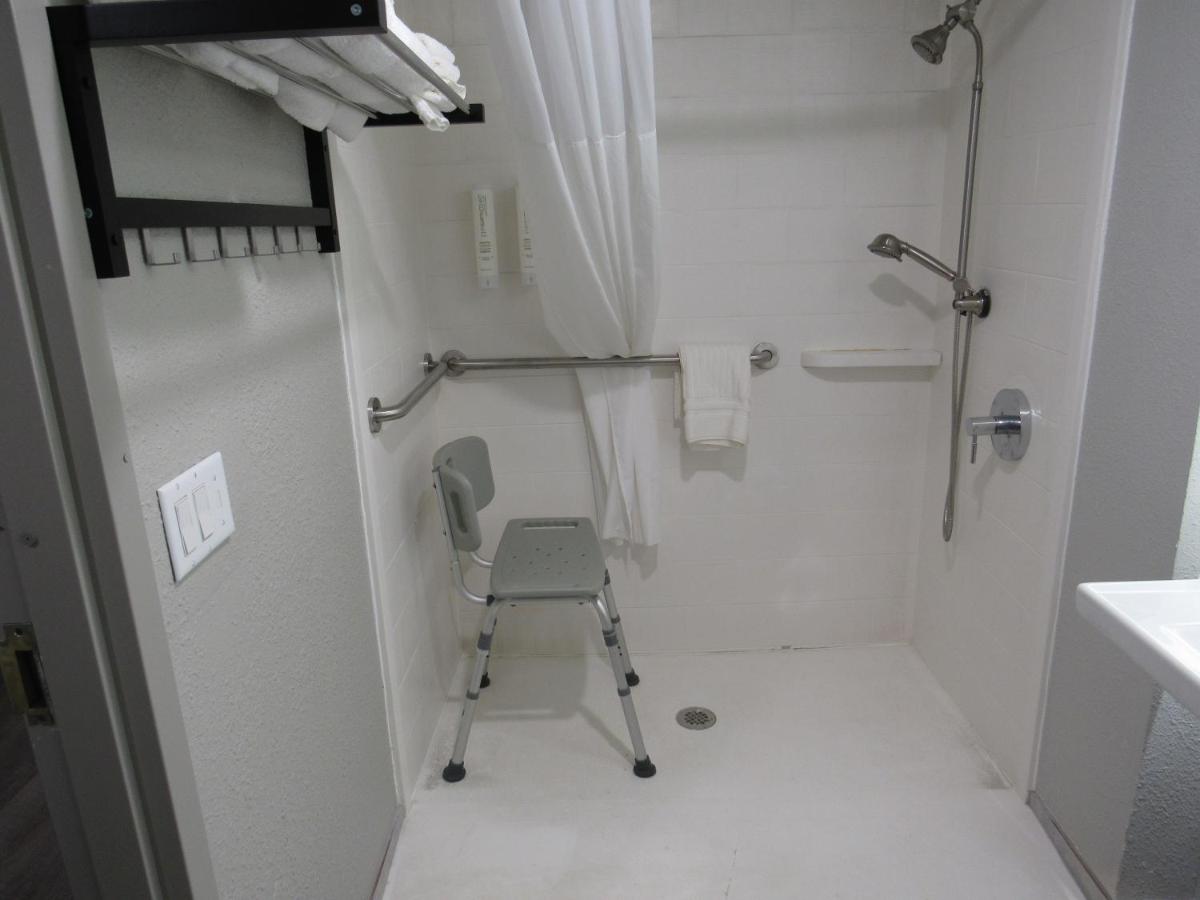 King Suite - Accessible/Non Smoking at Clarion Pointe McDonough