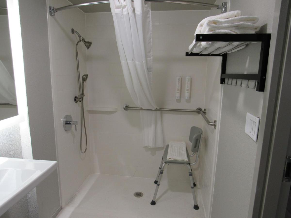 King Suite - Accessible/Non Smoking at Clarion Pointe McDonough