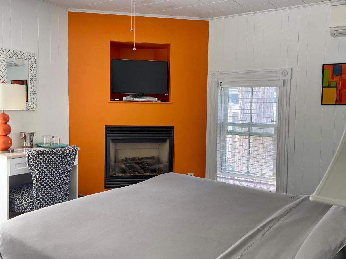 | Somerset House Inn