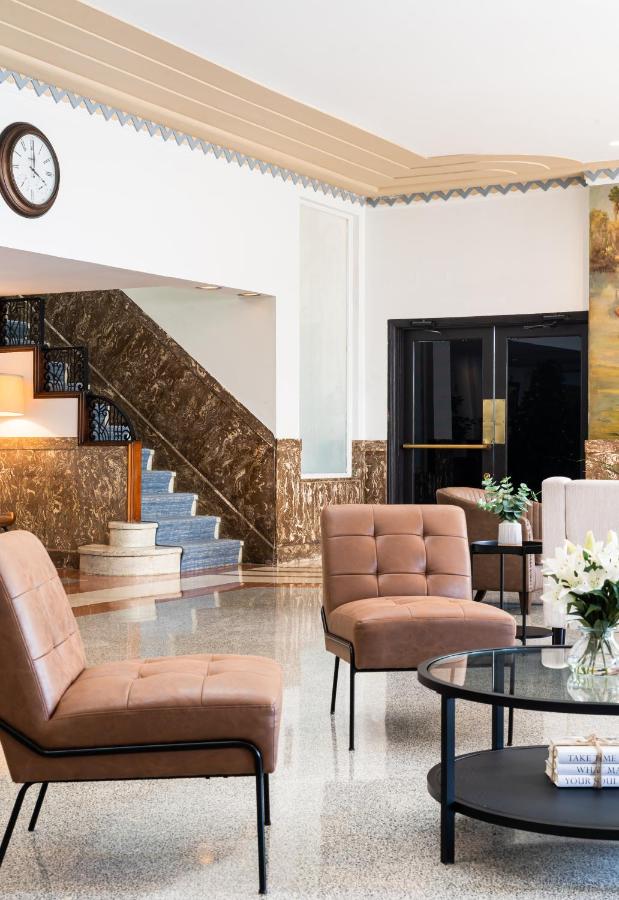  | Essex House Hotel