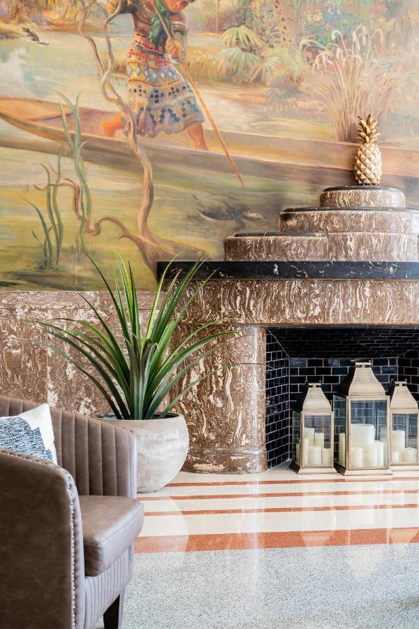  | Essex House Hotel