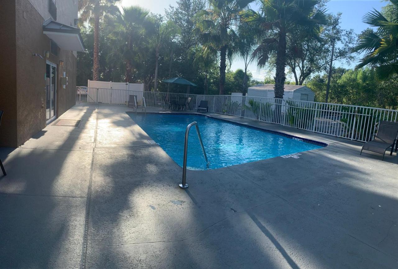  | Econolodge Wesley Chapel