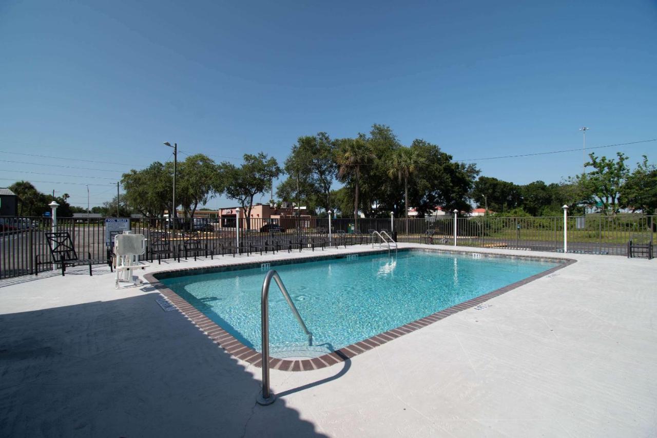 | Motel 6 Tampa