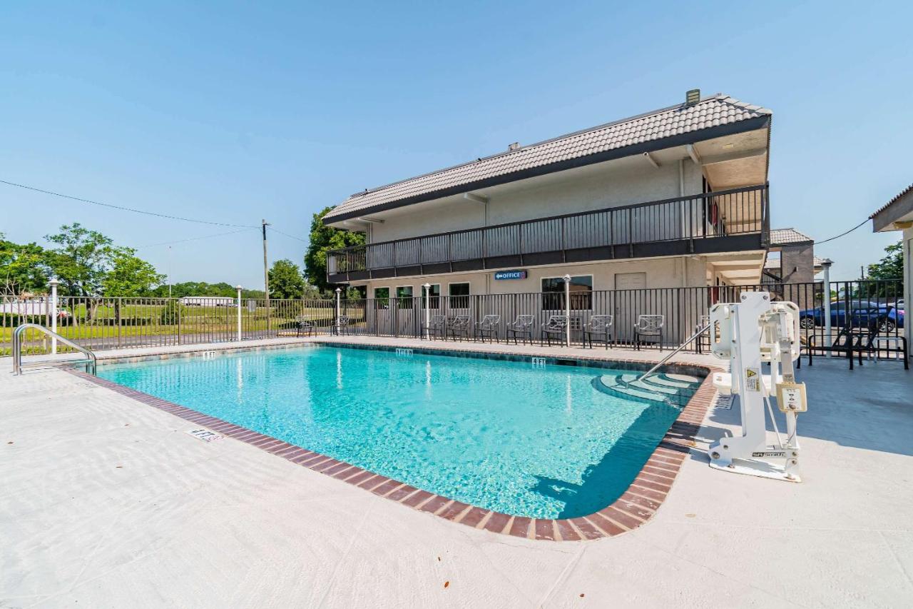 | Motel 6 Tampa