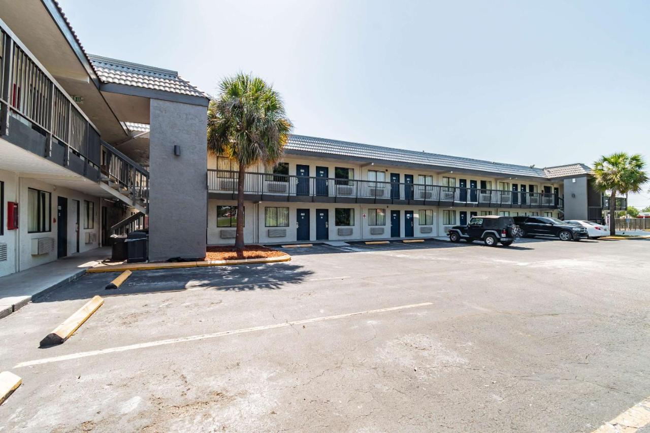 | Motel 6 Tampa
