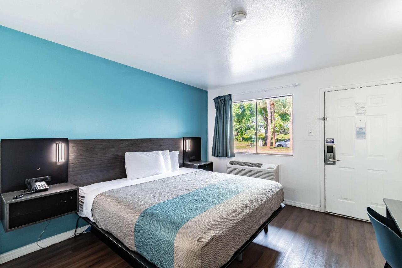 | Motel 6 Tampa