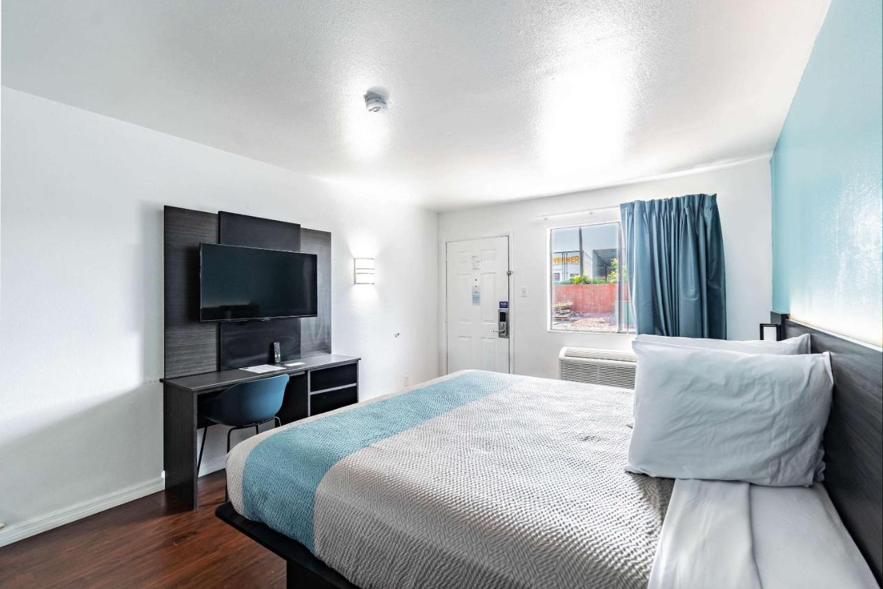 | Motel 6 Tampa