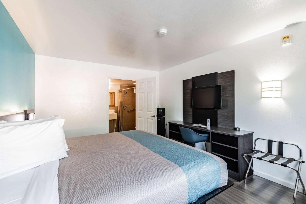 | Motel 6 Tampa