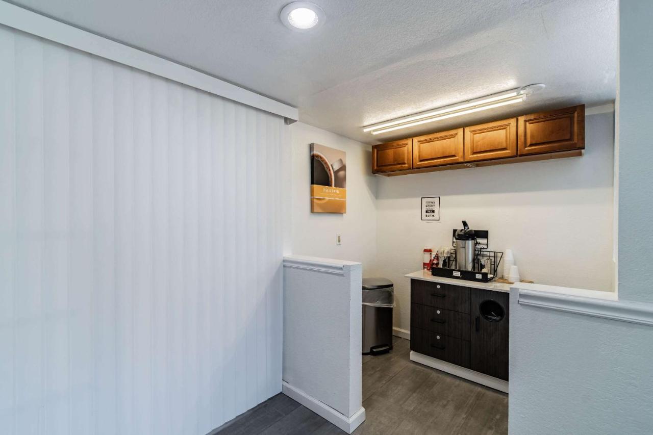 | Motel 6 Tampa
