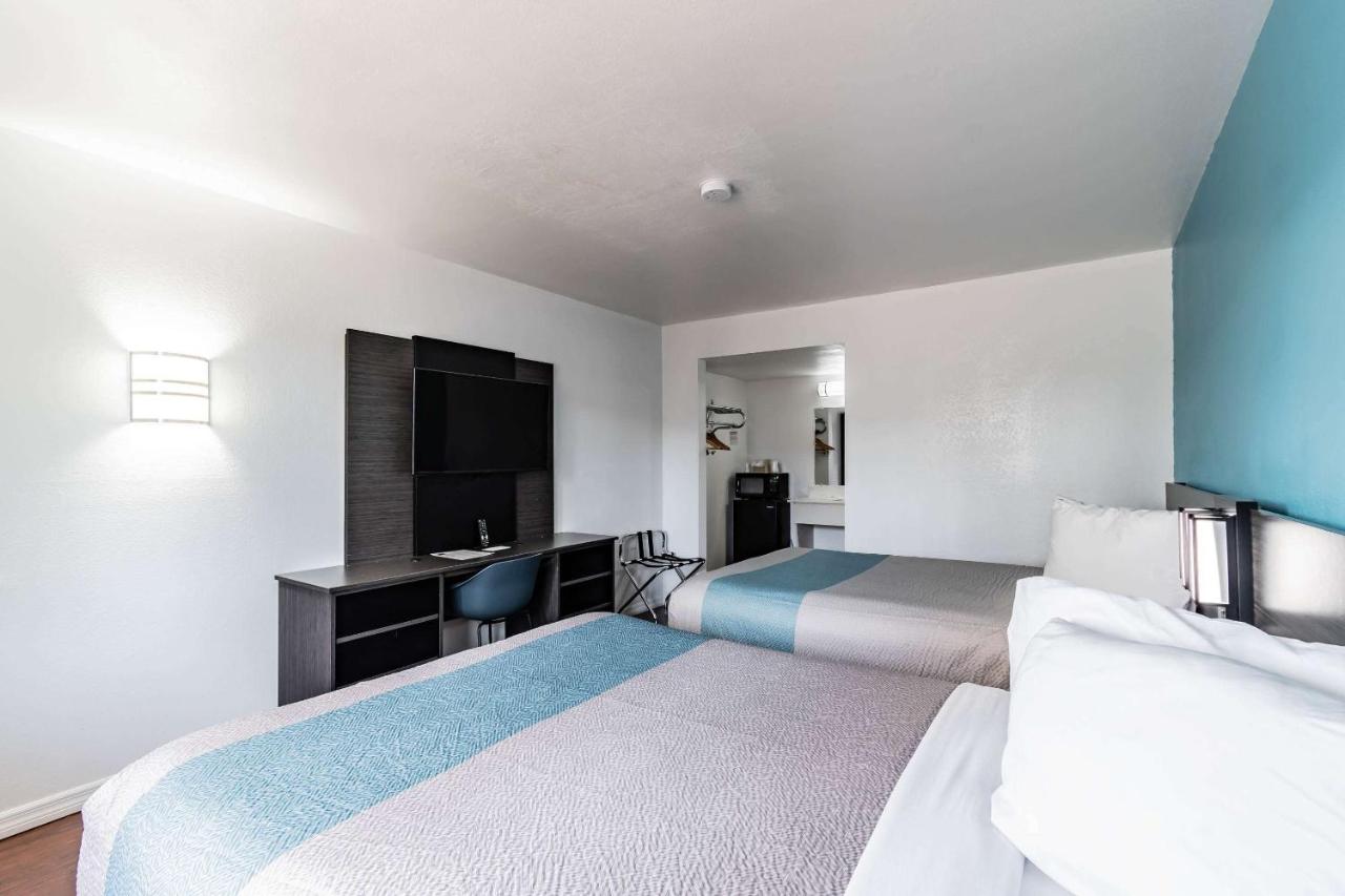 | Motel 6 Tampa