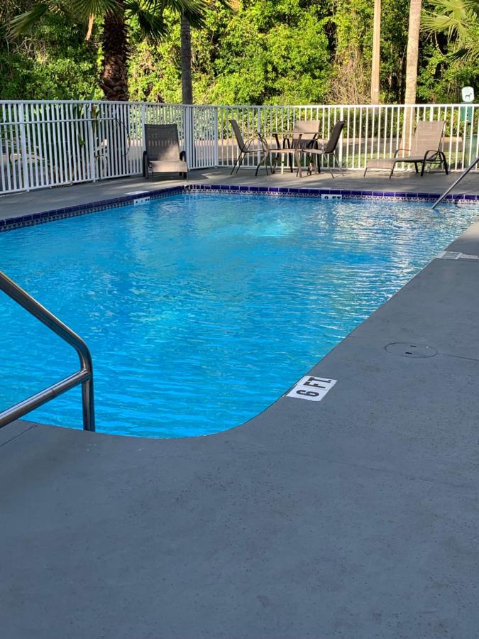  | Econolodge Wesley Chapel