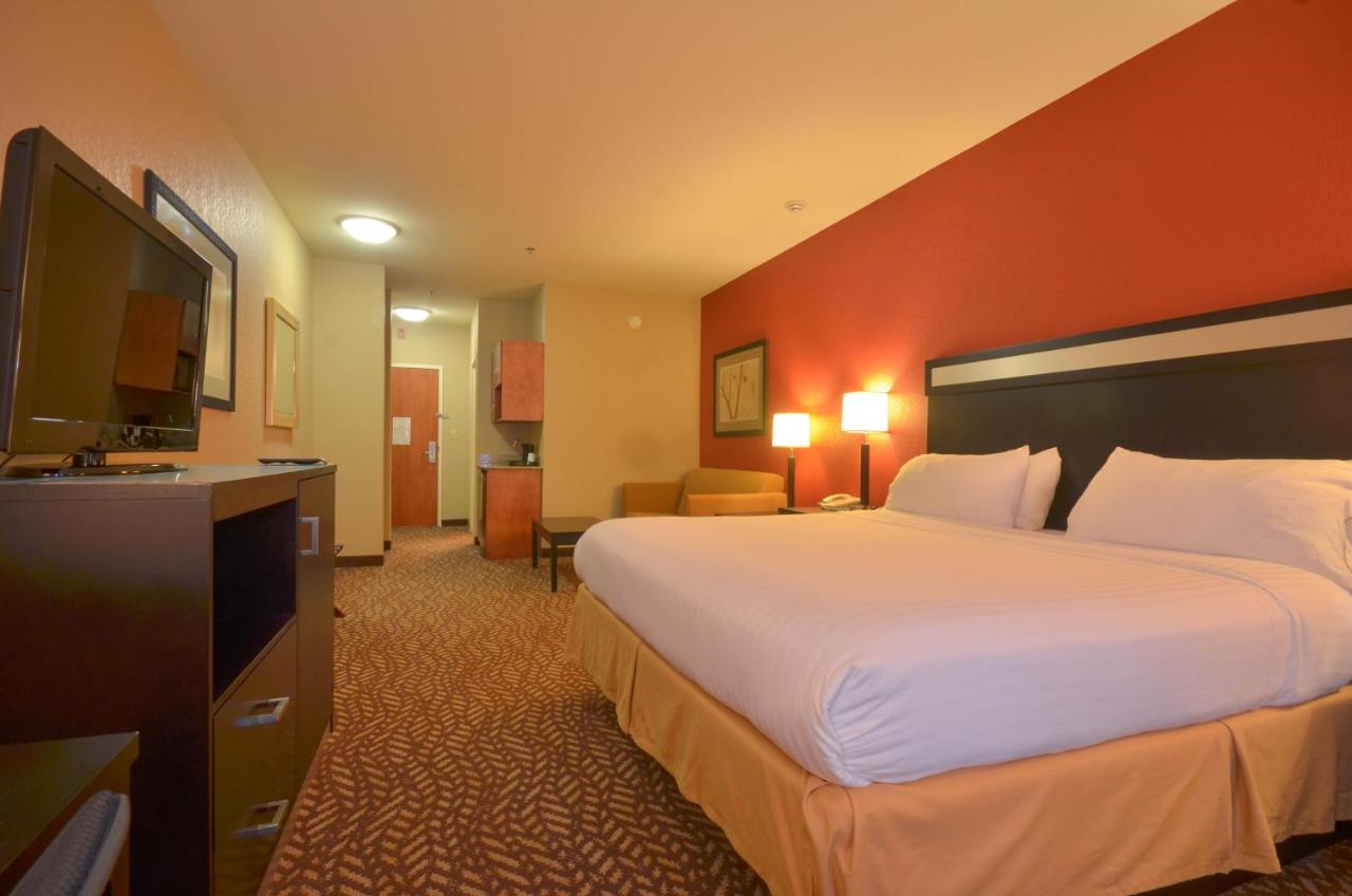 | Holiday Inn Express & Suites Pine Bluff/Pines Mall, an IHG Hotel