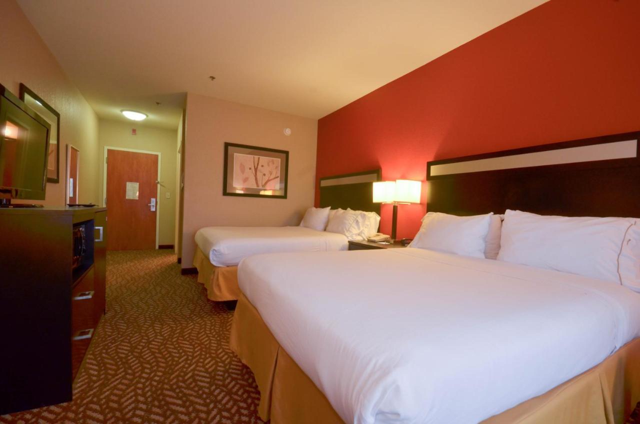 | Holiday Inn Express & Suites Pine Bluff/Pines Mall, an IHG Hotel
