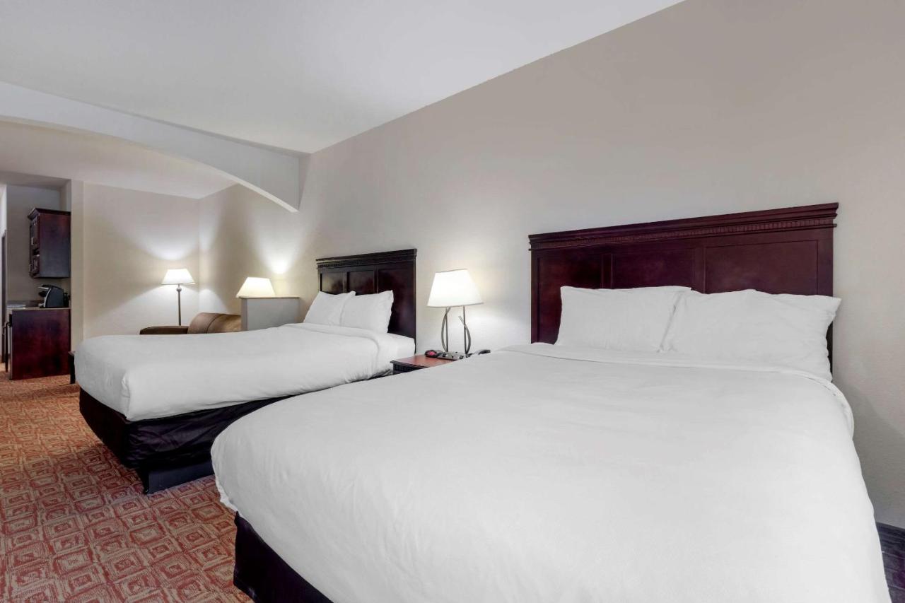 Queen Suite with Two Queen Beds and Sofabed - Non Smoking at Holiday Inn Express & Suites Denison West by IHG