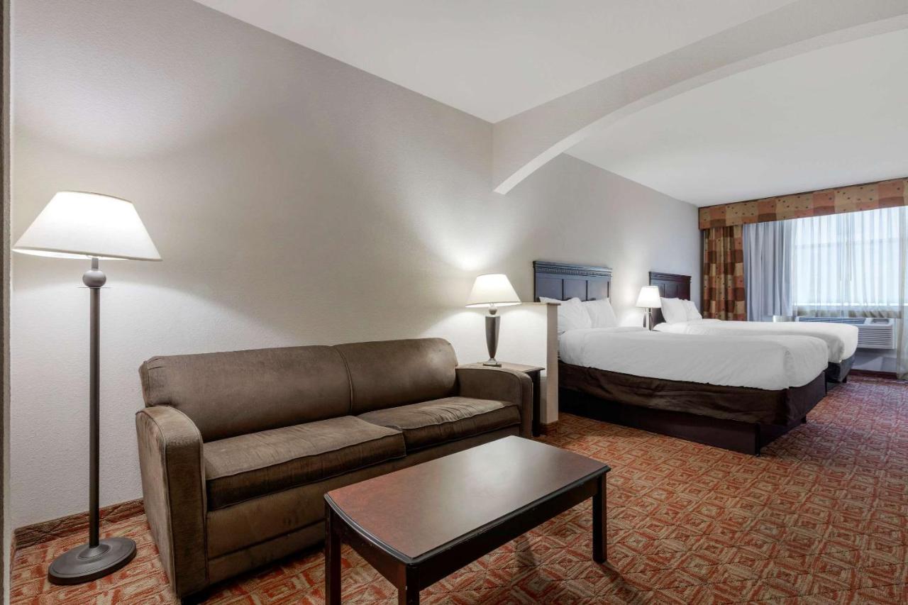 Queen Suite with Two Queen Beds and Sofabed - Non Smoking at Holiday Inn Express & Suites Denison West by IHG