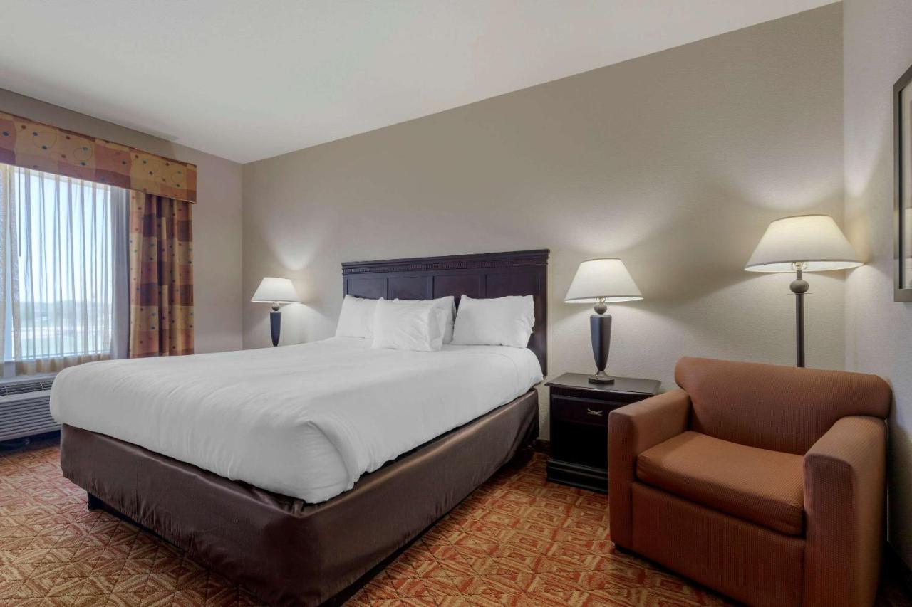 Standard King Room - Non-Smoking at Holiday Inn Express & Suites Denison West by IHG