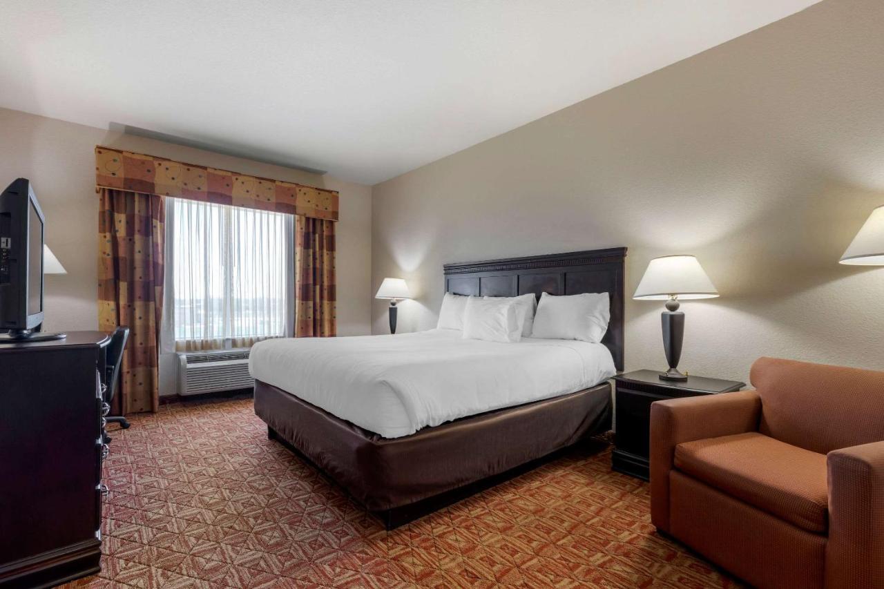 Standard King Room - Non-Smoking at Holiday Inn Express & Suites Denison West by IHG