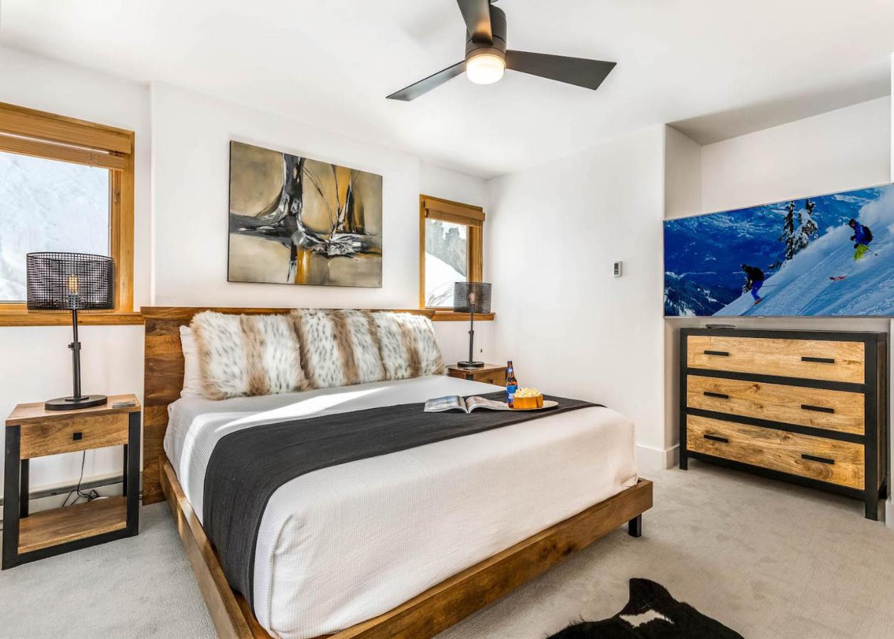 | 25 Meadow Court