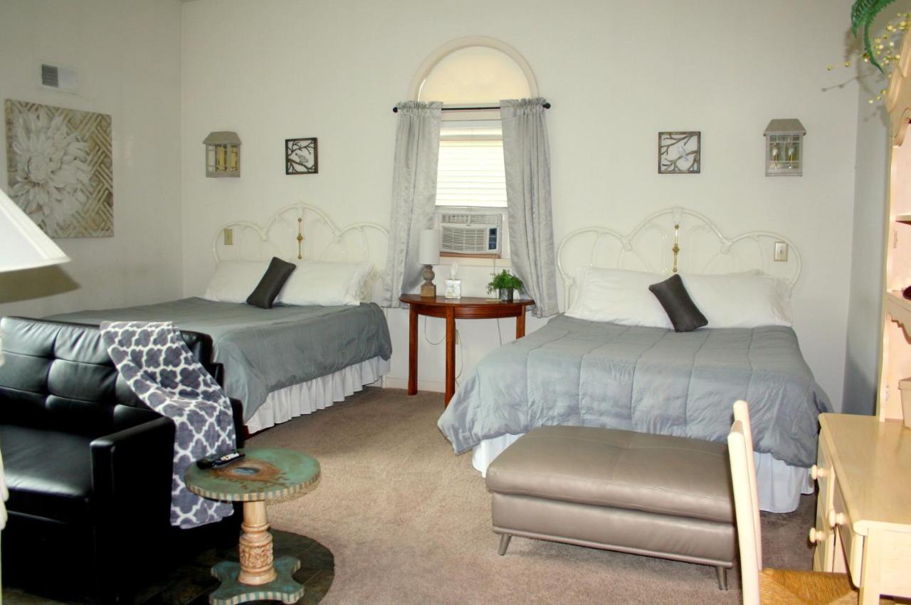 | Maria's Garden & Inn