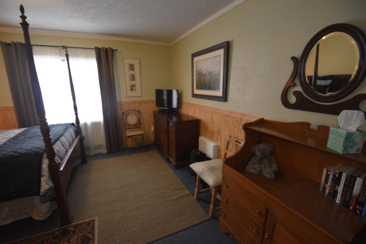 | Alaska Grizzly Lodge