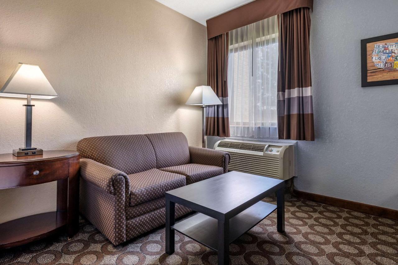 King Room - Accessible/Non-Smoking at Econo Lodge Lafayette near University