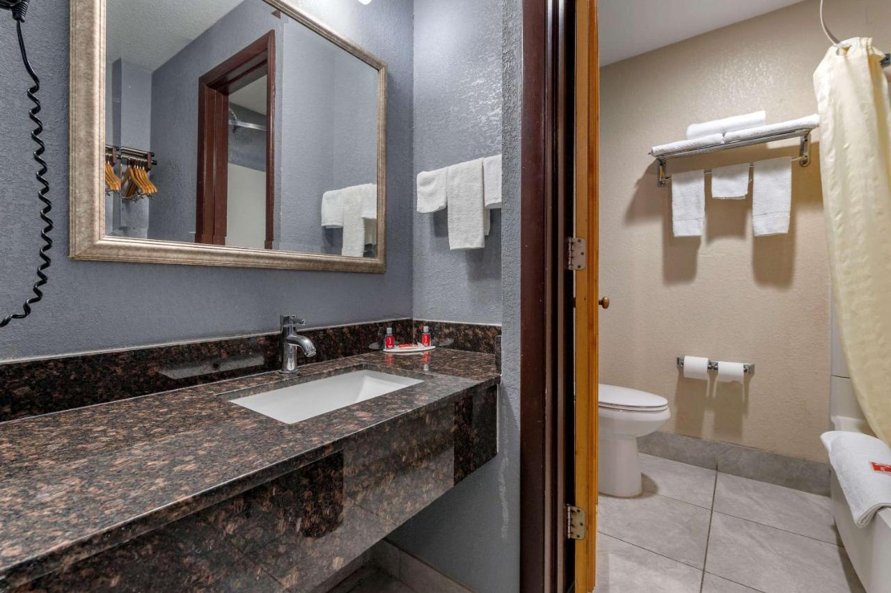 King Room - Accessible/Non-Smoking at Econo Lodge Lafayette near University
