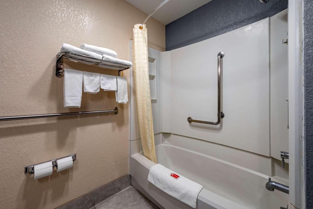 King Room - Accessible/Non-Smoking at Econo Lodge Lafayette near University
