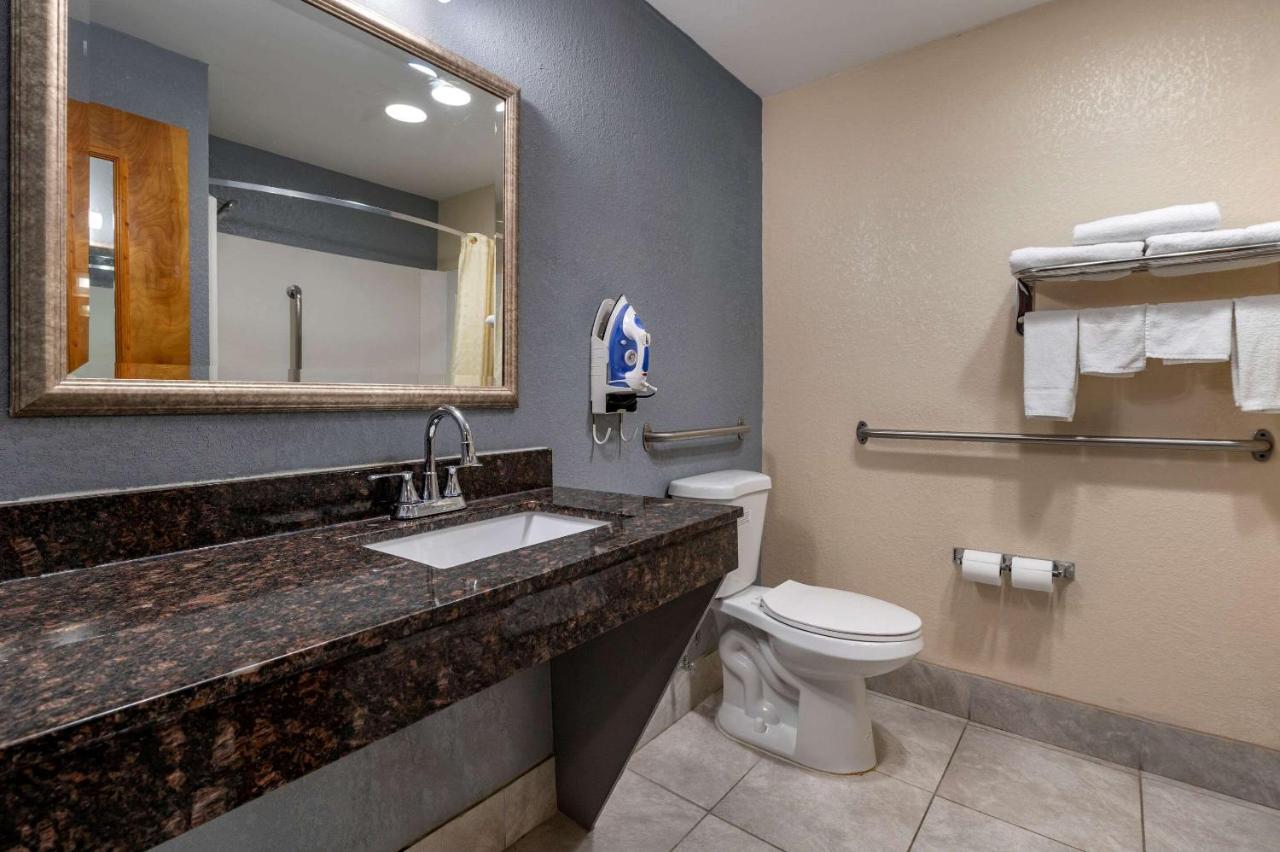 King Room - Accessible/Non-Smoking at Econo Lodge Lafayette near University