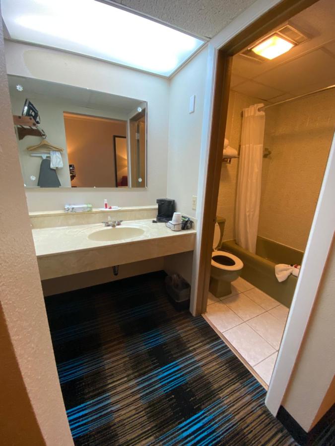  | Days Inn & Suites by Wyndham St. Ignace Lakefront