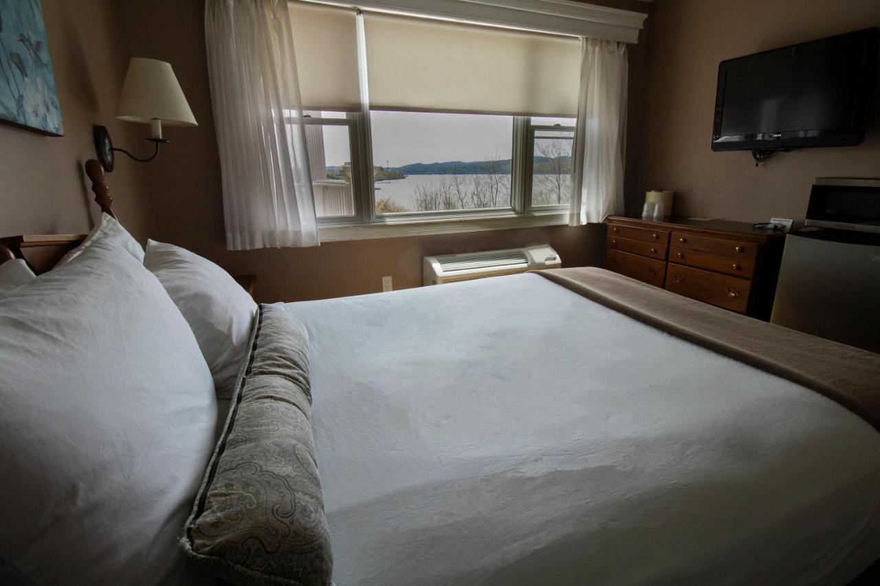 | Inn on the Hudson