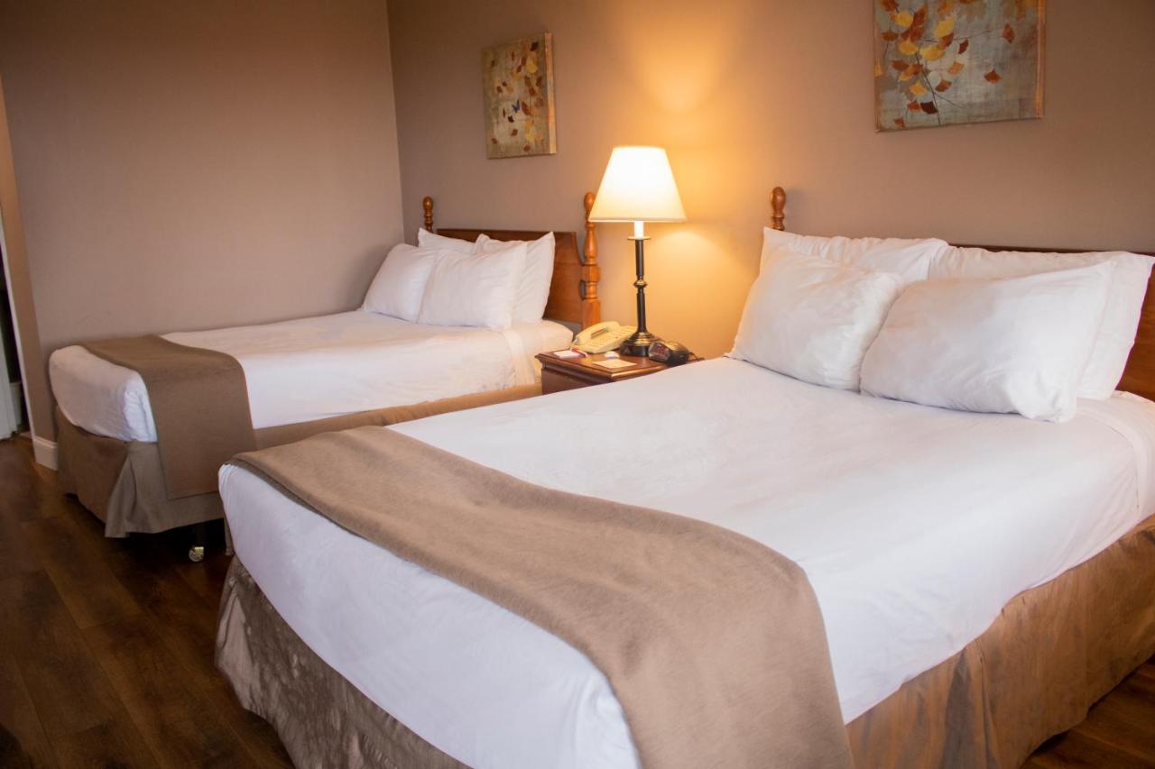| Inn on the Hudson