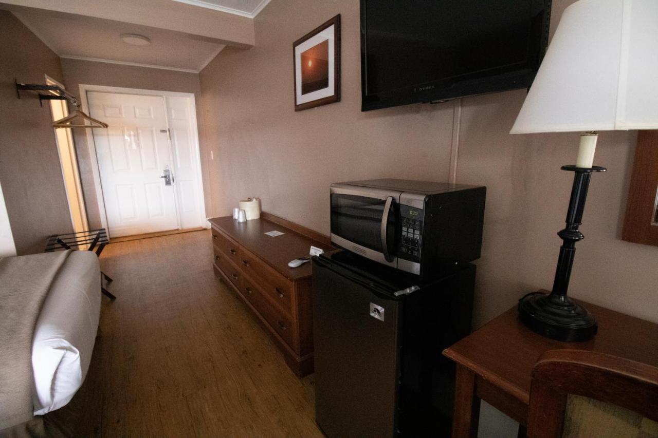| Inn on the Hudson