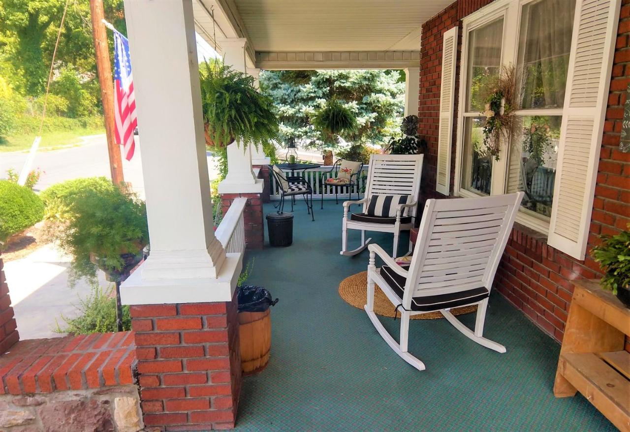 | Maria's Garden & Inn