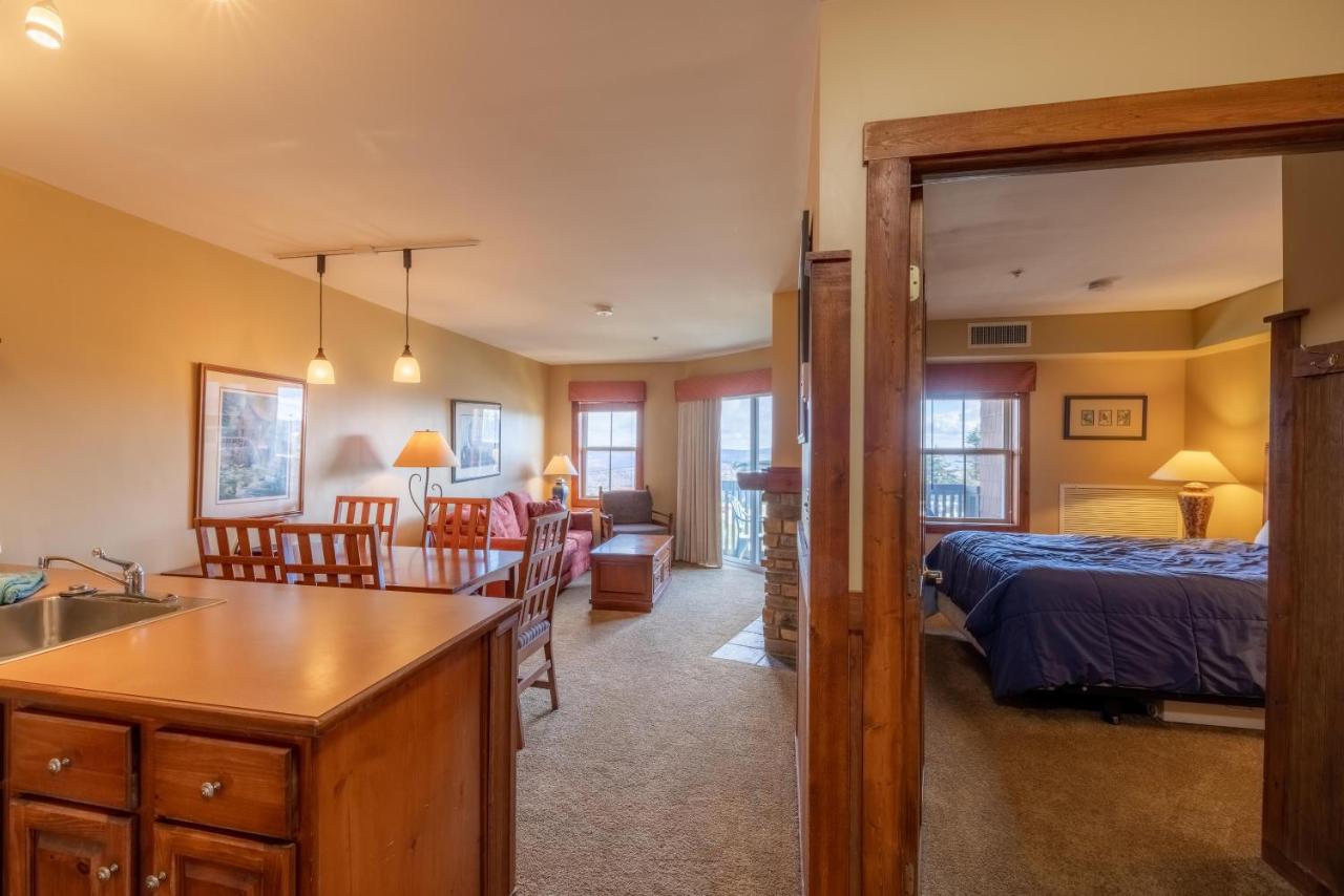 | Highland House 207 Slopeside, Village Area, Ski in out