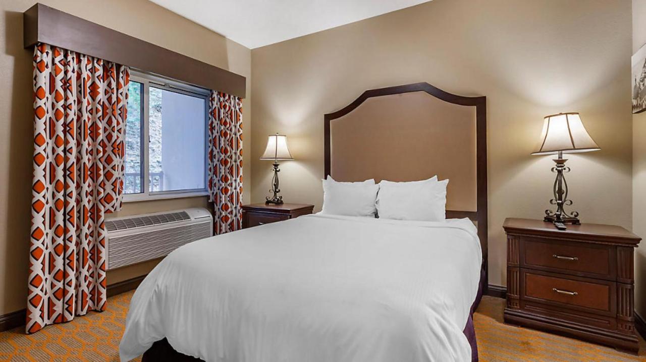 Deluxe Two Bedroom Suite at Bluegreen Vacations Odyssey Dells Resort