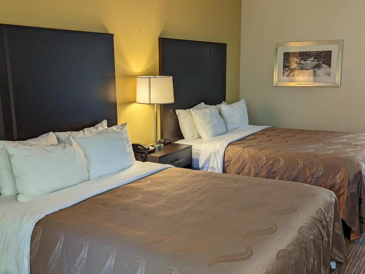 Queen Suite with Two Queen Beds and River View - Non-Smoking at Quality Inn Cherokee Riverside