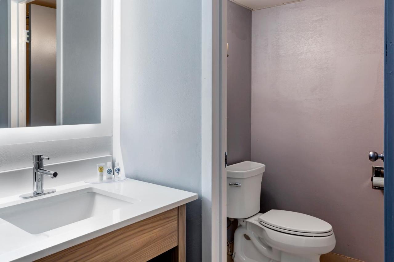 | Comfort Inn Hyannis - Cape Cod