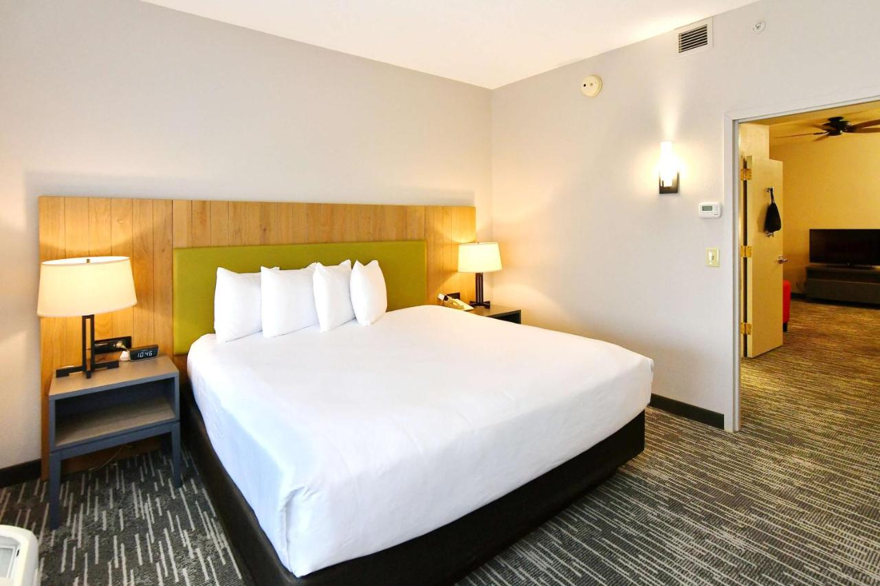 | Country Inn & Suites by Radisson, Mount Morris, NY